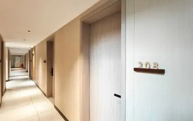 Beihai Yuegang Hotel (International Passenger Port Qiaogang Branch)