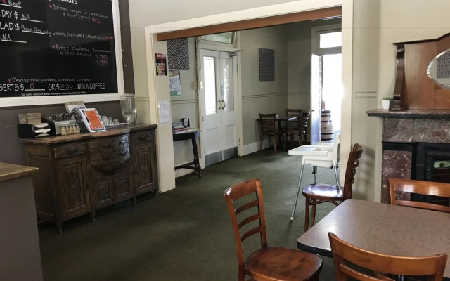 Neath Hotel
