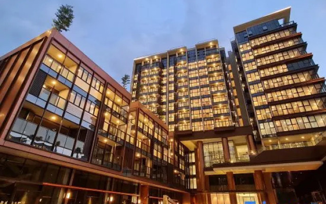 The Emerald Metropole Luxury Apartment