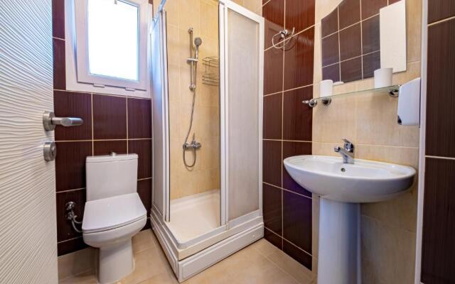 Luxury One-Bedroom Apartment with Private Garden Lukomorye E3