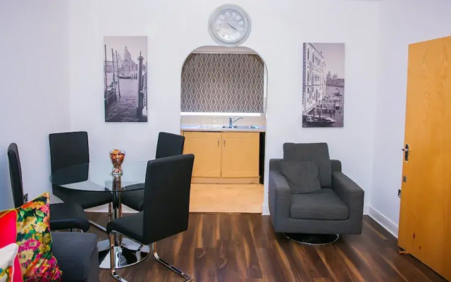 Modern 2 Bedroom Apartment