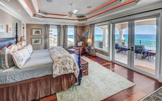 Palazzo Del Mar by RedAwning