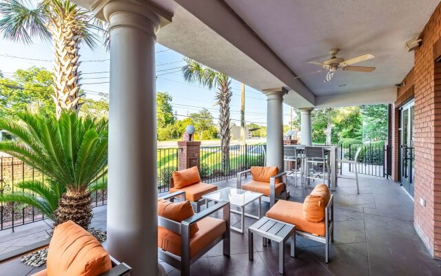 Отель Holiday Inn Express & Suites Lexington