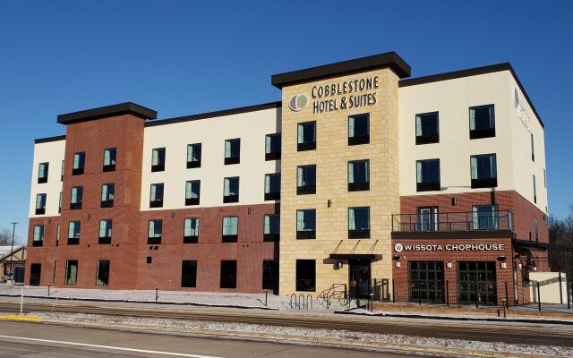 Cobblestone Hotel & Suites - Appleton International Airport