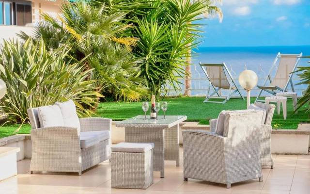 I Giardini del Sole con Piscina by Wonderful Italy