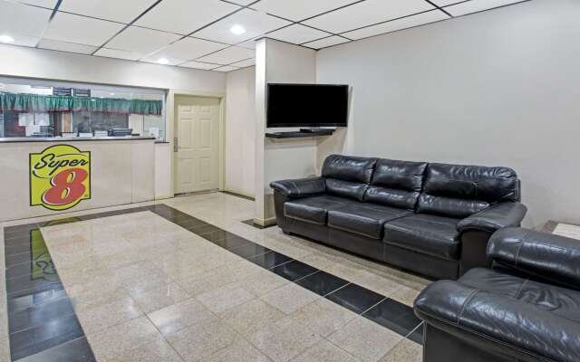 Super 8 by Wyndham Suwanee