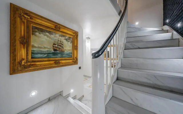 ID 7027 - Private House