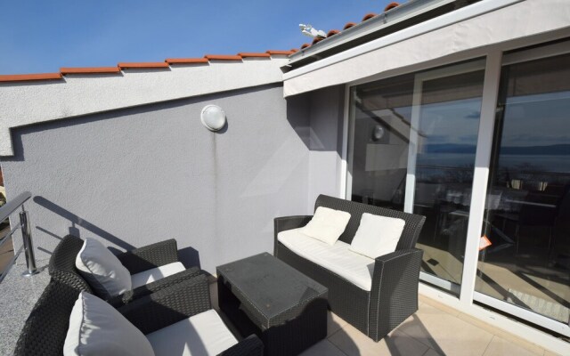 Apartment Roberto with Sea View