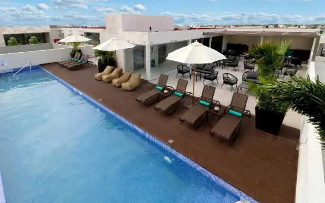Holiday Inn Express And Suites Playa Del Carmen