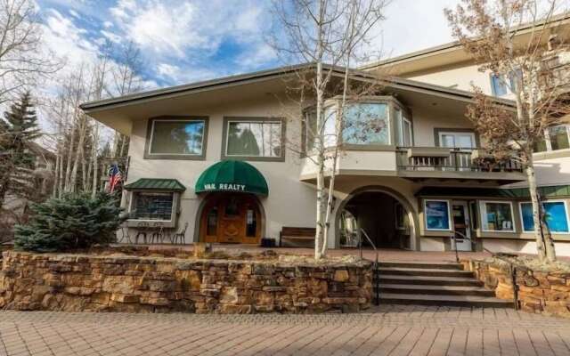 Condo with Vaulted Ceiling & Spectacular Mountain Views by RedAwning