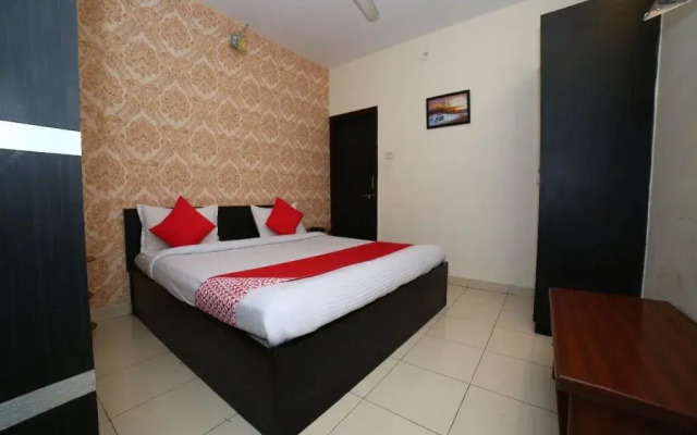 OYO 15933 Hotel V Square