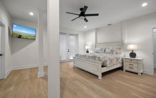 9866beachsidebeautypcwh - Beachside Beauty at Surfview Paradise