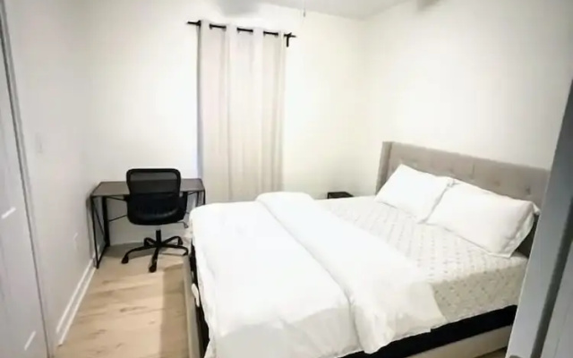 Newly Renovated 2 Bedroom - A Seasoned Superhost