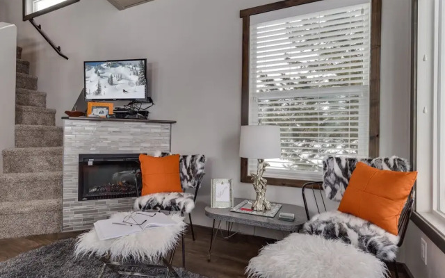 Hickory-dickory Hollow