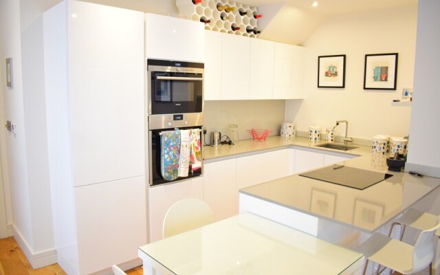 Bermondsey 2 Bedroom Flat With Garden