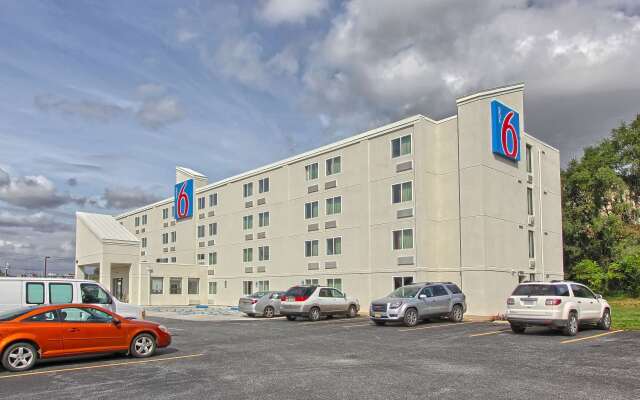 Motel 6 York, PA - North