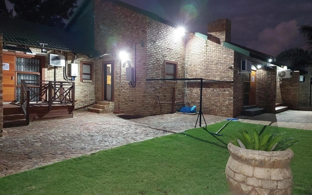 Twins Guest House Astoni