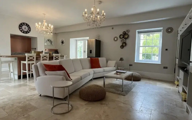 Stunning and Luxurious Manor House Holiday Home