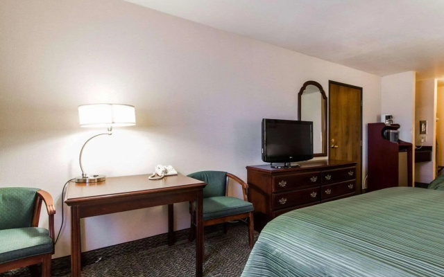 Quality Inn & Suites Stoughton - Madison South