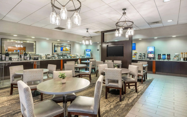 Comfort Inn & Suites Logan International Airport