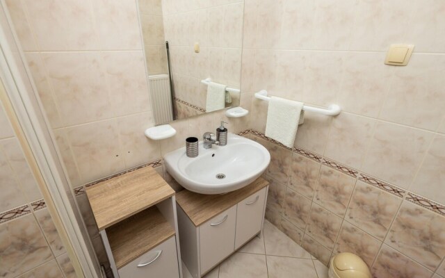 Stunning Apartment in Lopar With Wifi and 2 Bedrooms