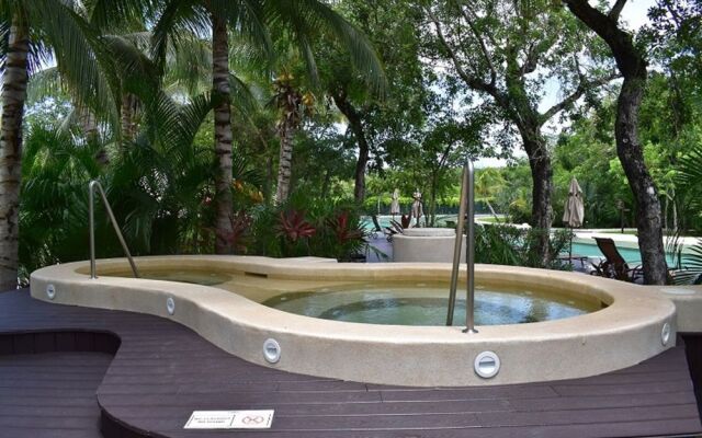 Estudio con alberca by Project 4 life