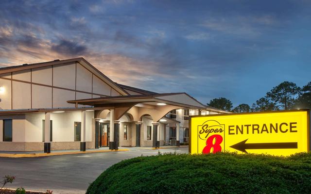 Super 8 by Wyndham Waycross GA