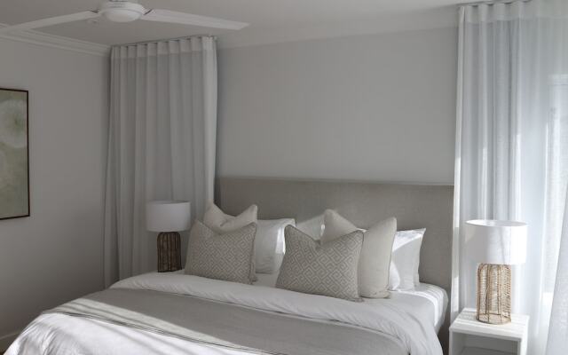 Camps Bay Holiday Home - Walk to the Beach