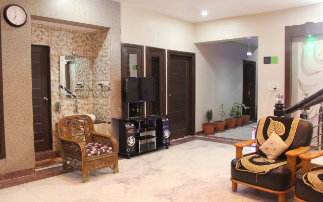 FabHotel Queen Palace by OYO Rooms