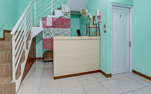 OYO 92521 Guest House Inayah Syariah
