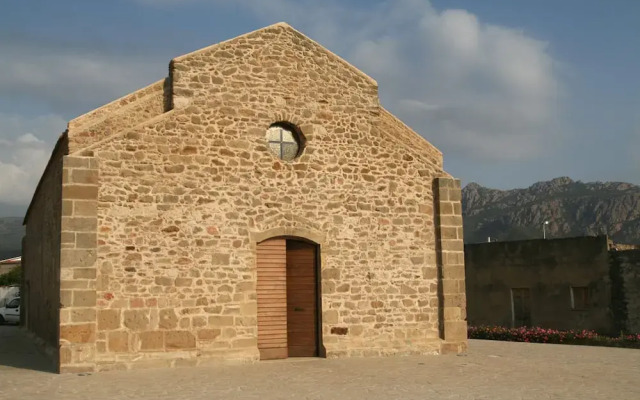 Comfy Sardinian Retreat With Pool Access