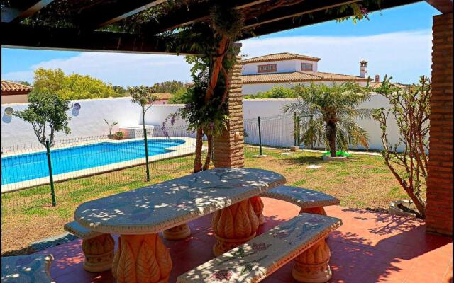 Bungalow Ramos III, con piscina compartida