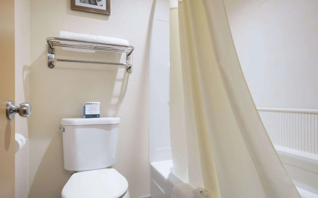 Quality Inn & Suites Silverdale Bangor - Keyport