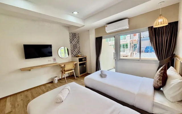 Charm Hostel at Pratumnak