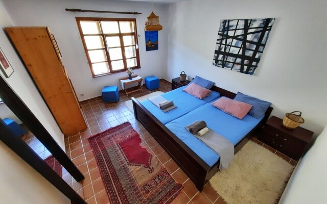 ada-art guesthouse