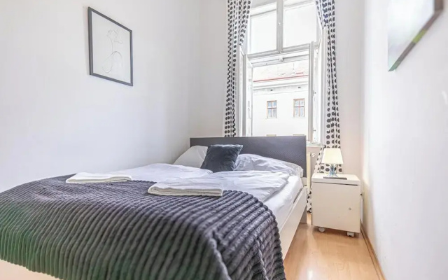 Private Room For Long Stay Stadthalle