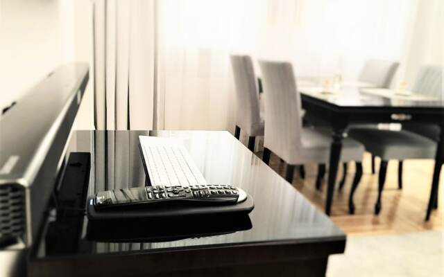 MONDRIAN Luxury Suites UNESCO Old Town