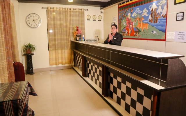 Jain Group Crown De La Cruz