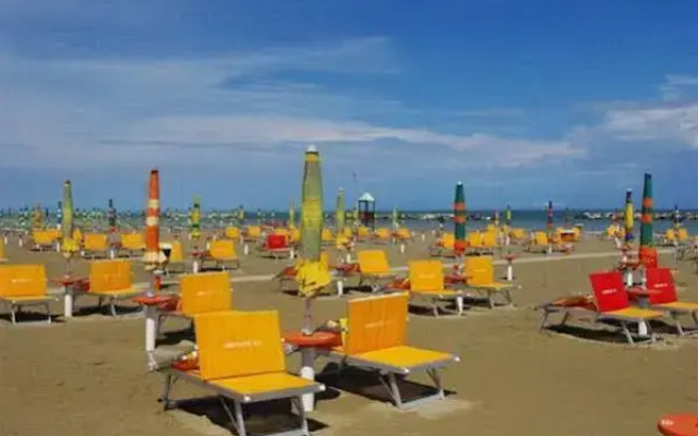 Hotel Holiday Beach