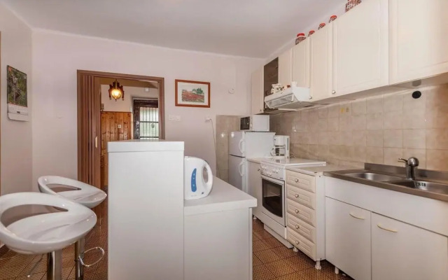 Awesome Home in Erzisce With Wifi and 2 Bedrooms