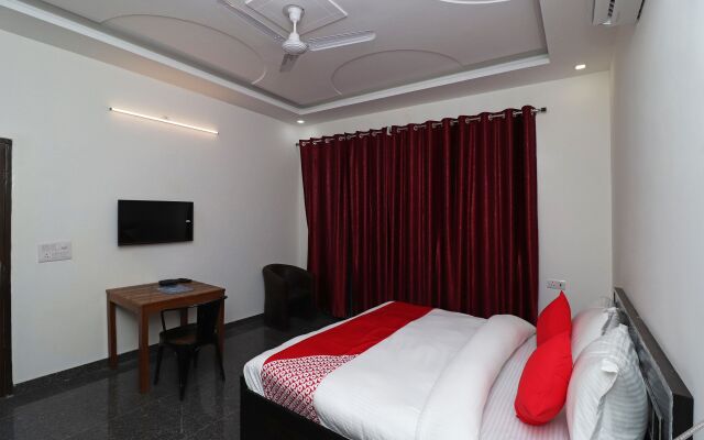 OYO 28576 Laxmi Residency