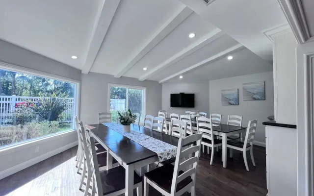 Sensational 6 Bedroom 4 Bathroom Pool Home (3 Master Bedrooms W/bathrooms)