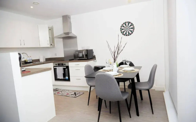 Apartment-sleeps4-streetparking-balcony-duplex