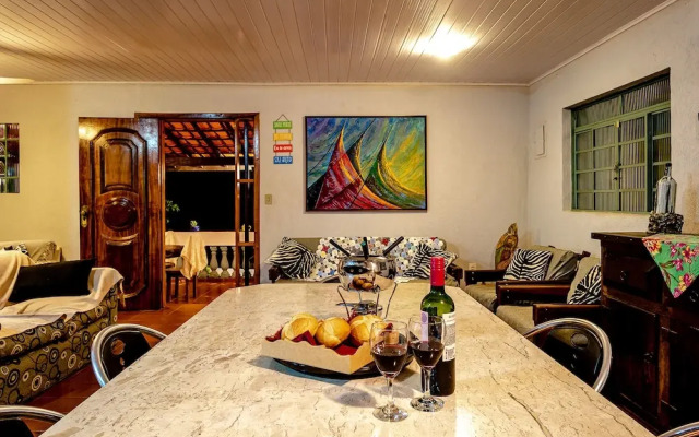 Sítio com piscina e lagoa particular