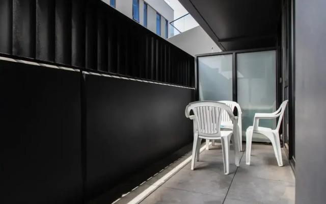 Modern 1 Bedroom Apartment in North Melbourne