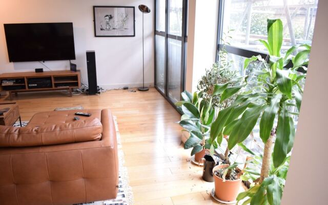 Dalson Studio 5 Mins From the Station