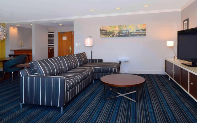 Doubletree by Hilton Newark - Fremont