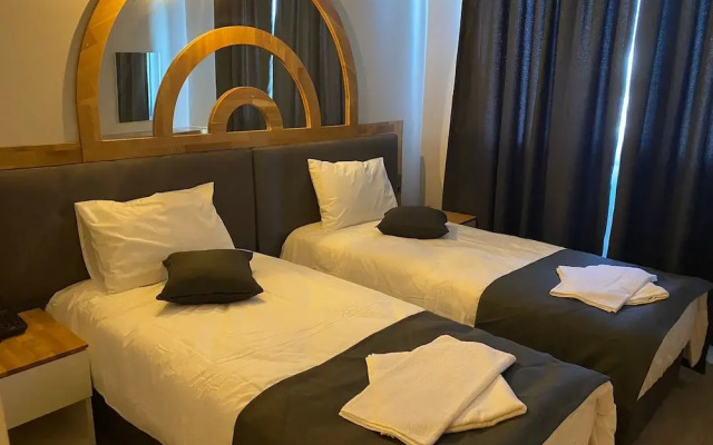 Grand Özalp Ai̇rport Hotel