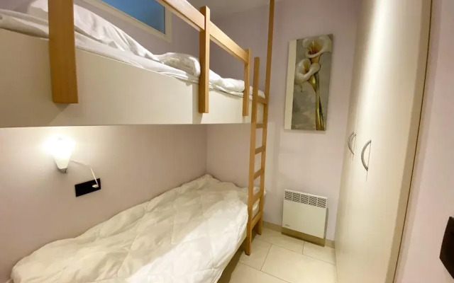 Apartment in Nieuwpoort by the Beach