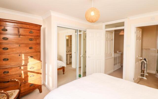 6 Lyme Mews